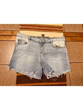 Women’s LEI shorts size 11